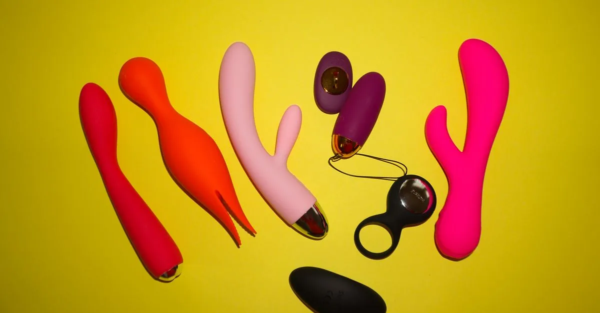 découvrez comment introduire les sextoys dans votre relation pour pimenter votre vie intime et renforcer la complicité avec votre partenaire.