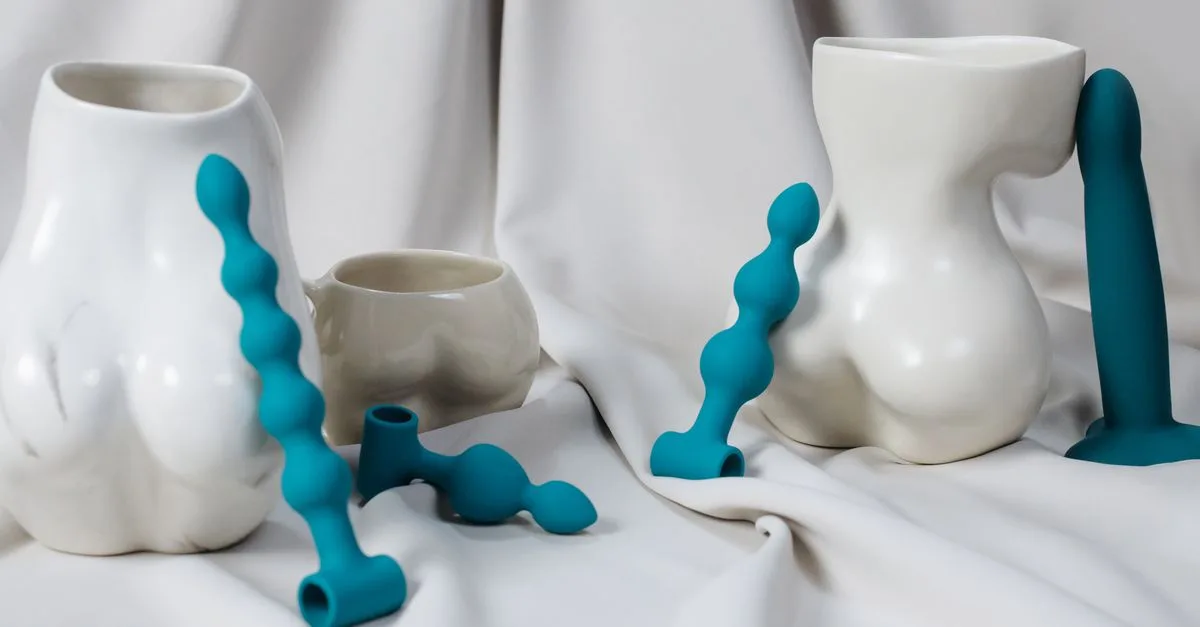 découvrez comment nettoyer correctement vos sextoys non étanches en toute sécurité pour garantir hygiène et durabilité.
