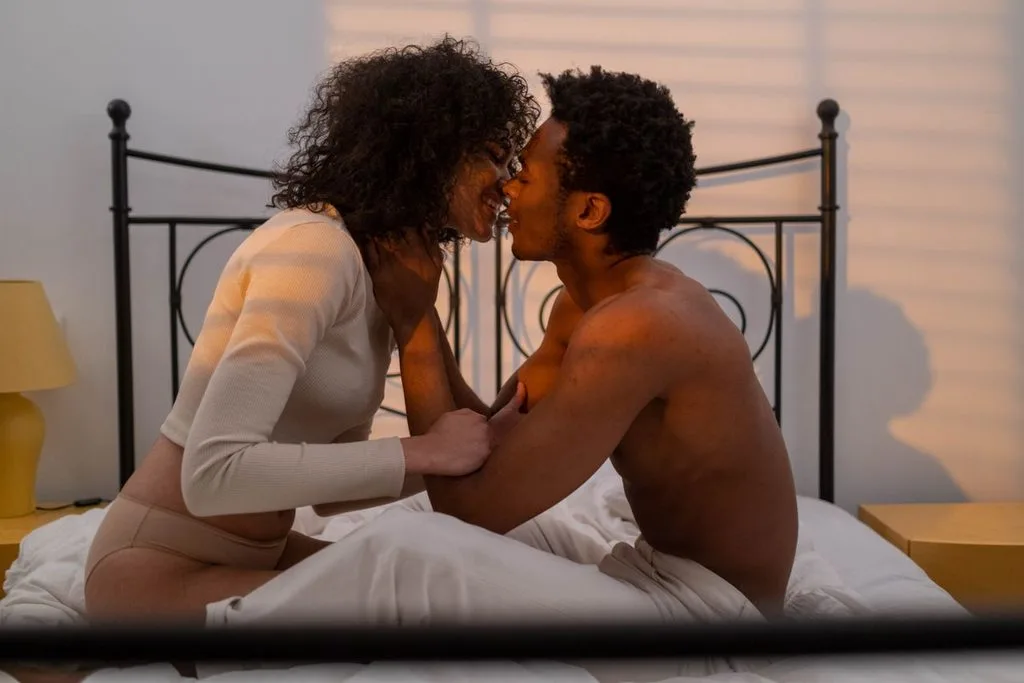 couple qui utilise un sextoy